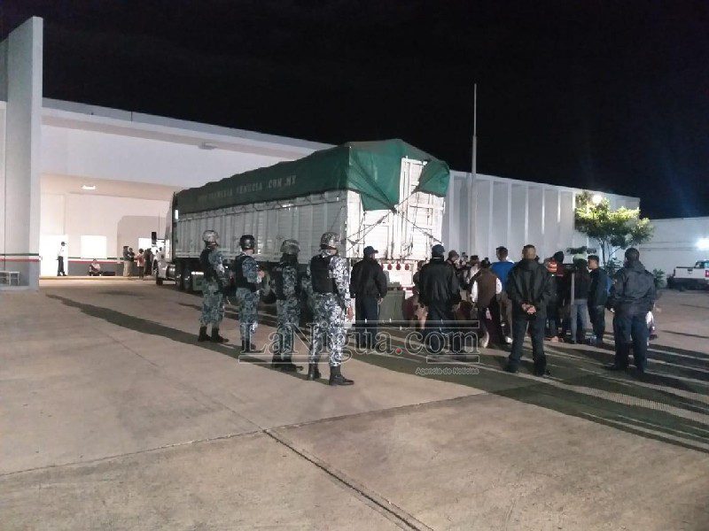 RESCATAN A MIGRANTES 1