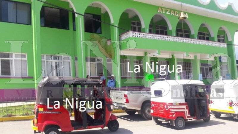 Otra vez toman palacio de Atzacan, ahora mototaxistas.