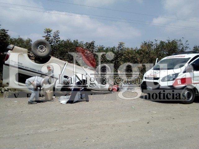 Vuelca camioneta de IMSS-COPLAMAR en Papantla