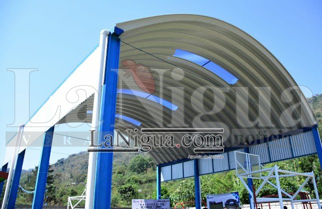 Entrega Ayuntamiento domos, parques y rehabilitación de red de agua en comunidades de Córdoba.