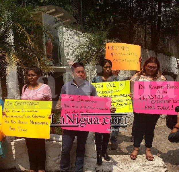 Con manifestación exigen apoyo y medicamentos para pacientes del Centro Estatal de cancerología