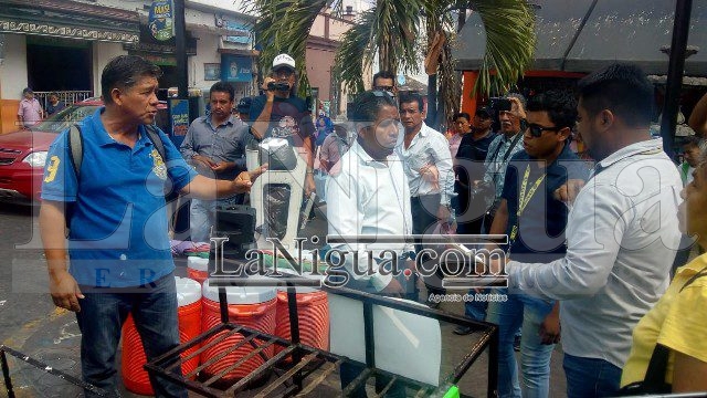 Desaloja comercio a vendedor de aguas frescas en Papantla.