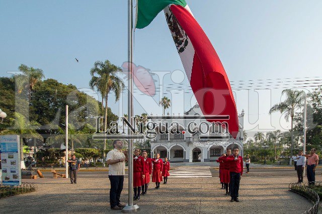 Se lleva a cabo acto cívico conmemorando el 133 aniversario del día del trabajo en Fortín