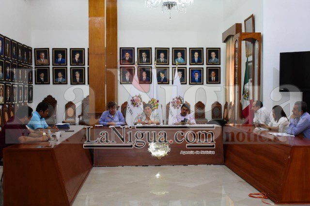 Firma Ayuntamiento acuerdo con sindicatos de trabajadores del municipio.