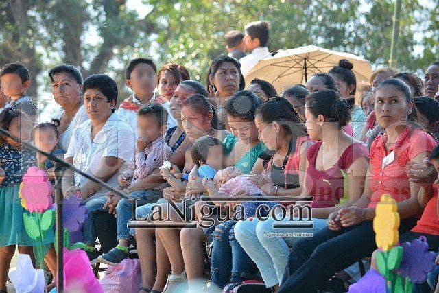 Festeja DIF con mamás de Loma Grande en su día