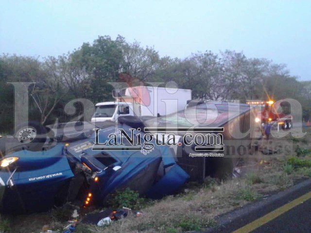 Vuelca camión en la autopista Veracruz-Córdoba