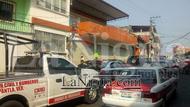 Violento atraco a Abarrotes CHUPER NEGRO en pleno centro de Papantla