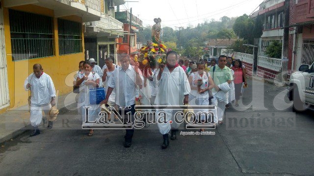 Salen católicos indígenas, por lluvias ante intensos calores.