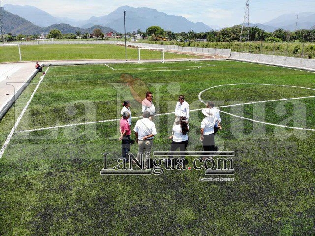 Supervisa alcalde Miguel Ángel Castelán construcción de Unidad Deportiva Ixtac