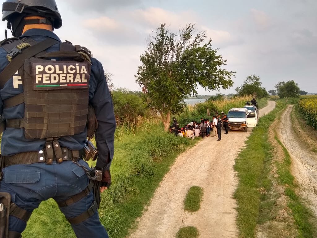 PF RESCATA A 124 MIGRANTES A LA ORILLA DEL RÍO BRAVO