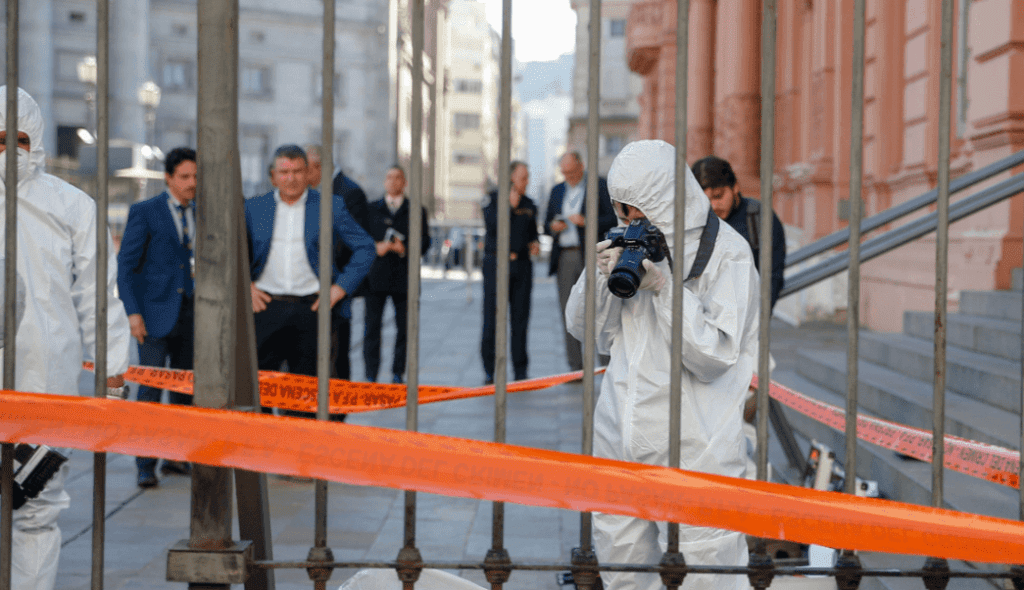 Hombre armado intenta entrar a la casa de gobierno en Argentina