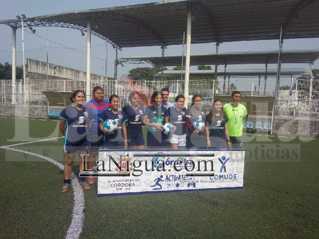 Se lleva a cabo torneo de fútbol femenil relámpago
