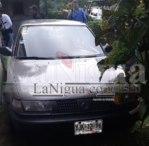 Localizan carro en el que huyeron asesinos de la maestra de Huatusco.