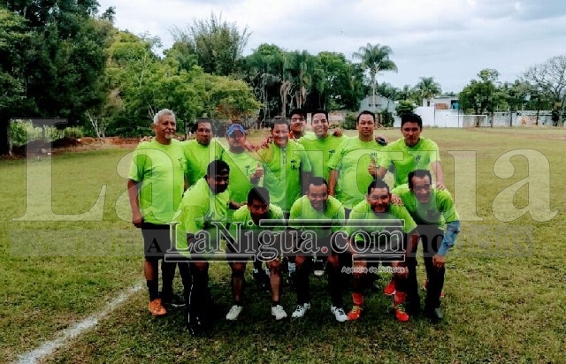 La gente de la radio festejó a los papás