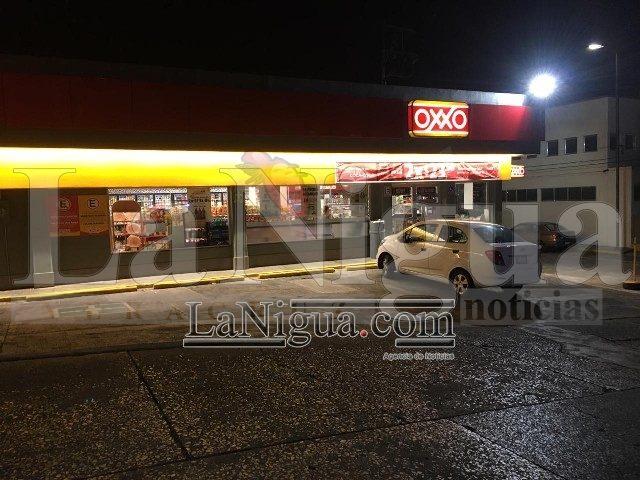 Asaltan otra vez Oxxo de la avenida 9