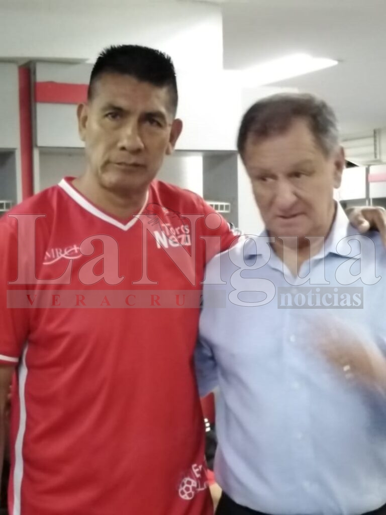 Pedro Osorio con Neza ante Glorias de América
