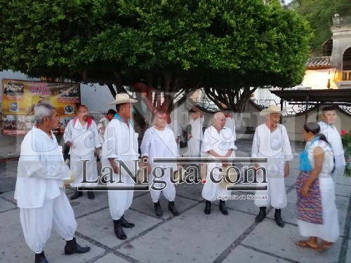 Celebran papantecos a la Virgen de la Asunción.