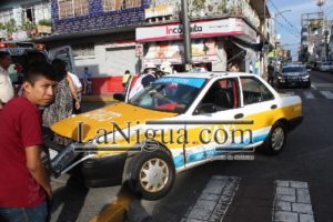 Un lesionado en choque entre taxi y camioneta 5 choque5