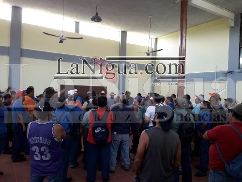 Respaldan obreros a Sección 23