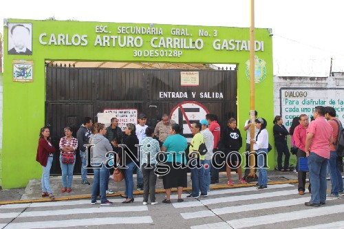 Padres toman instalaciones de la General 3