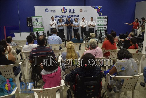 Realiza DIF entrega de sillas de ruedas