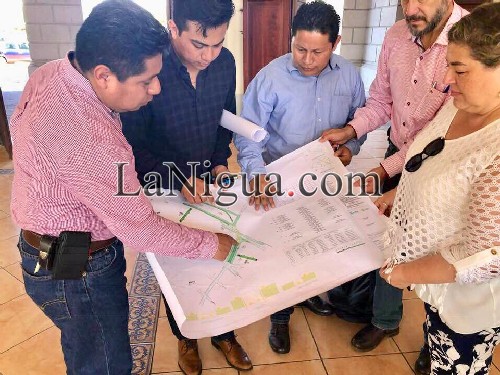 Alcaldesa asiste a reunión sobre paso a desnivel