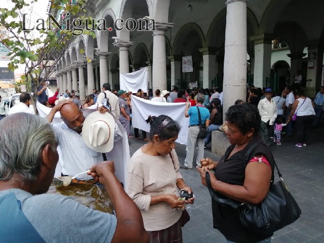 Se manifiestan integrante de FREDEPO contra parquímetros