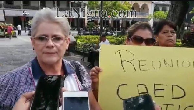 Se manifiestan contra cierre de los CAED