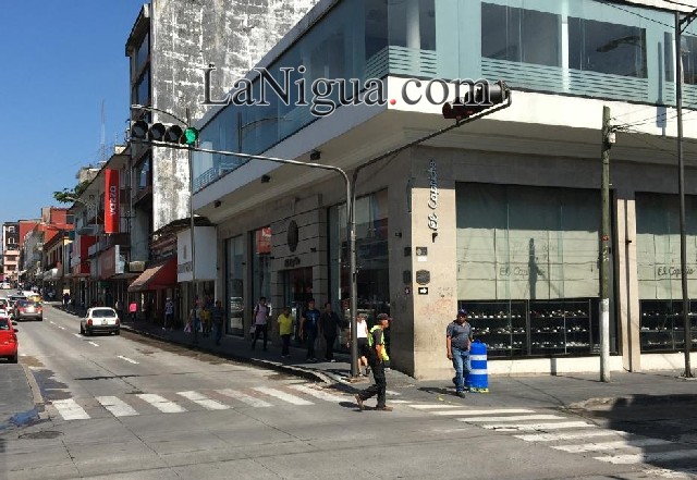 Colocan nuevo semáforo