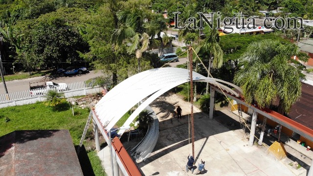 Alista Ayuntamiento de Ixtaczoquitlán entrega oficial de domos en escuelas del municipio