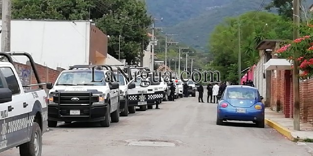 Balean a policías en Nogales