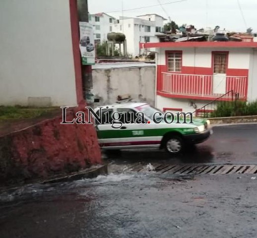 CMAS sin atender fuga de agua en la Venustiano Carranza