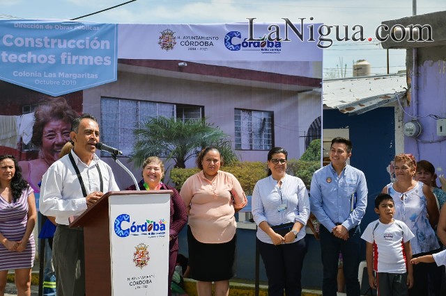 Entrega Ayuntamiento de Córdoba techos firmes en Las Margaritas y Cuauhtémoc