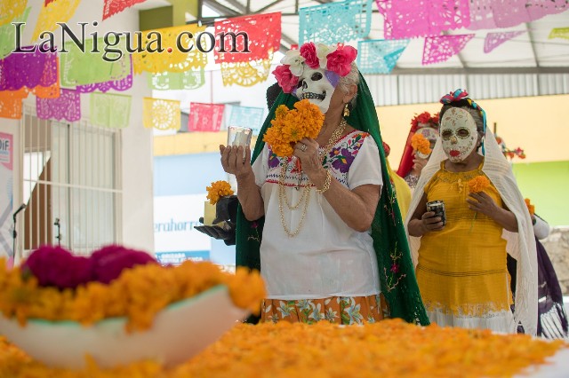 Viven las tradiciones de Día de muertos en el Club del Abuelo de Fortín
