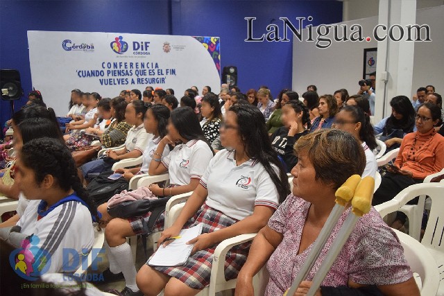Realiza DIF conferencia para cerrar mes del cáncer de mama