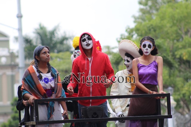 Realiza ESBAO desfile por festejos de todos los santos