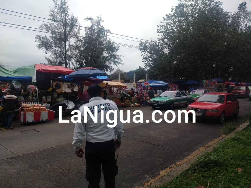 Xalapeños recuerdan a sus difuntos