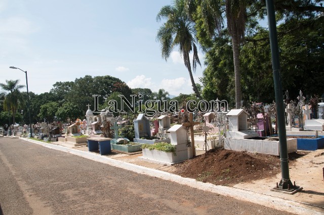 Panteones de Córdoba listos para “Todos Santos”