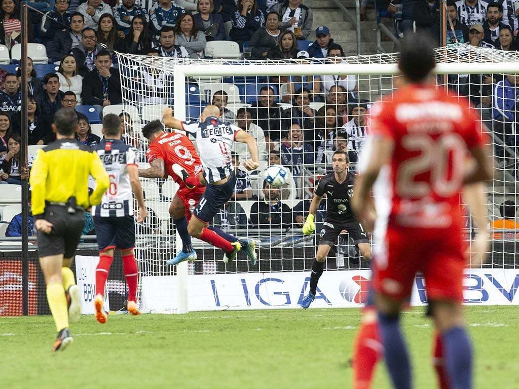 Otra vez el Tiburón cerca de ganar, Monterrey 1-1 en el 93
