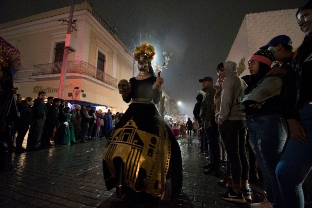 Colorido y misticismo en el desfile de catrinas
