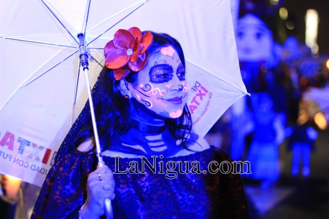 Cientos disfrutaron del magno desfile “Ánimas, Muerte y Vida” y el Xantolo en Ixtaczoquitlán