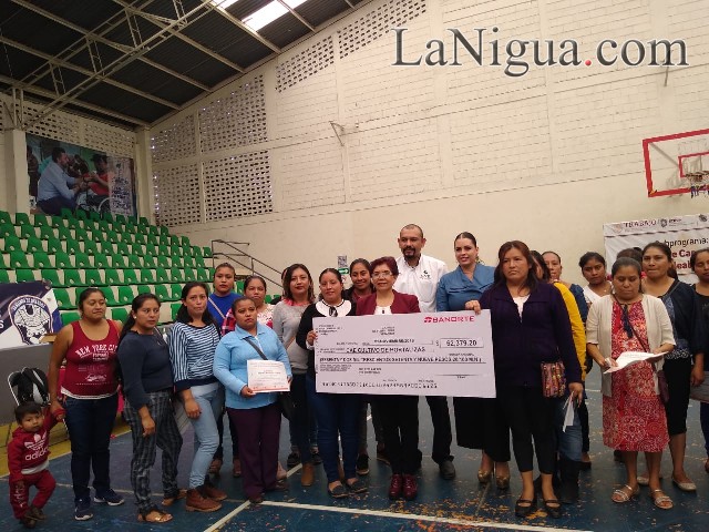 Entrega DIF Fortín becas de apoyo de capacitación Empleabilidad A.C 2019