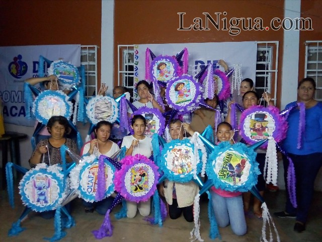 Lleva DIF con éxito curso de elaboración de piñatas