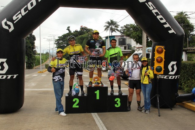 Un éxito, los arrancones de bicis un cuarto de milla en Ixtaczoquitlán