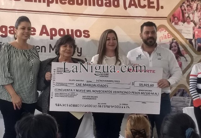 Participa alcalde Mansur en clausura de taller de cerámica