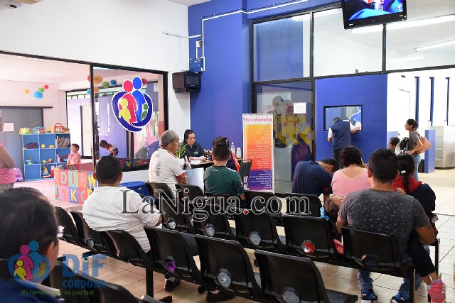 Llama DIF a beneficiados de Campaña Gratuita de Cataratas