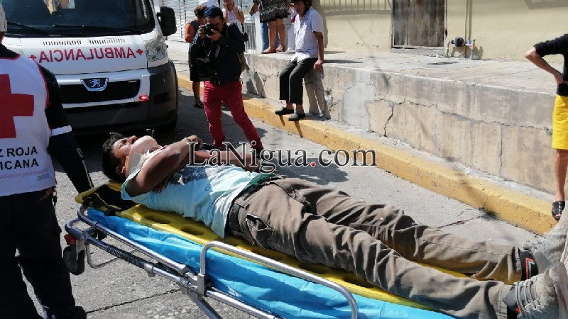 Resulta lesionado joven al caer de escalera