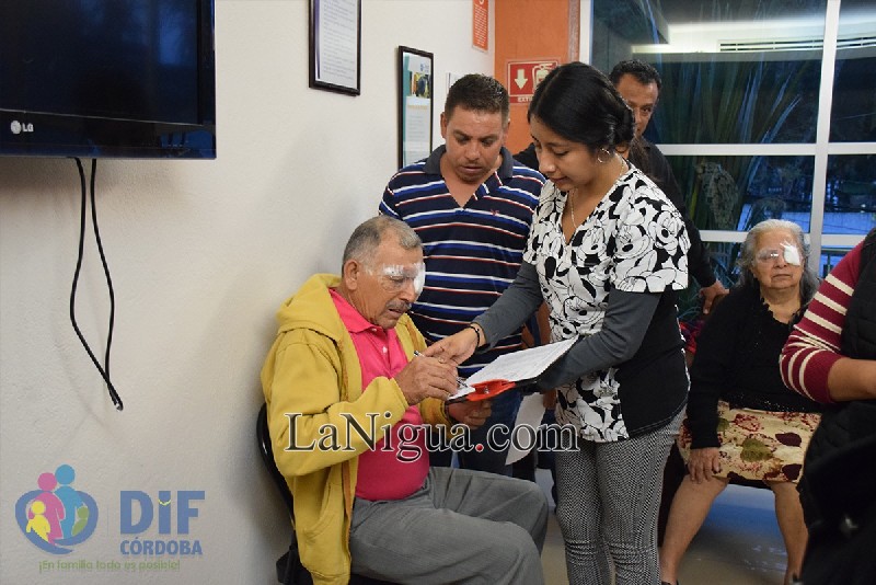Éxito las cirugías de cataratas del DIF