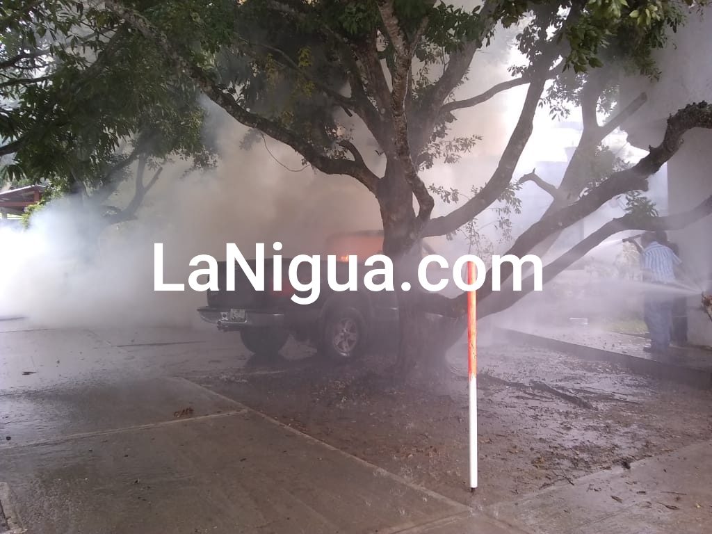 Se incendia camioneta en Gutiérrez Zamora