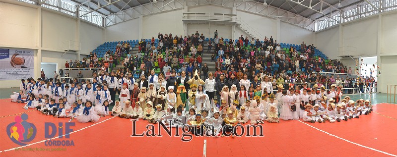 Festejan alumnos de CAIC´S-DIF la navidad